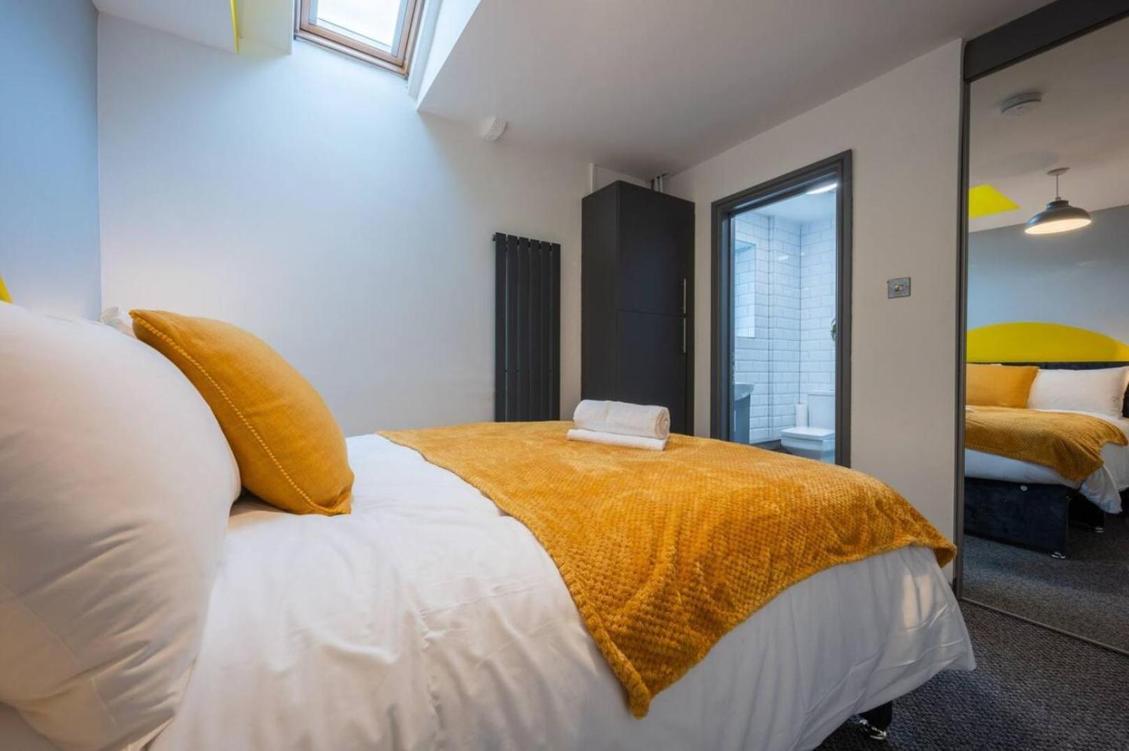 Stunning One Bedroom Apartments Near Shops & Central Cardiff Buitenkant foto