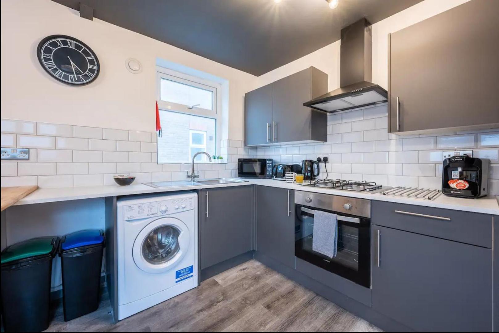 Stunning One Bedroom Apartments Near Shops & Central Cardiff Buitenkant foto