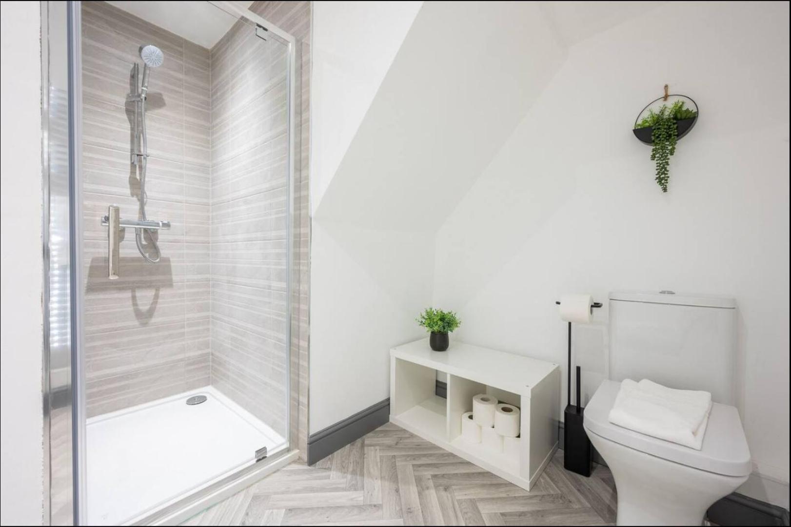 Stunning One Bedroom Apartments Near Shops & Central Cardiff Buitenkant foto