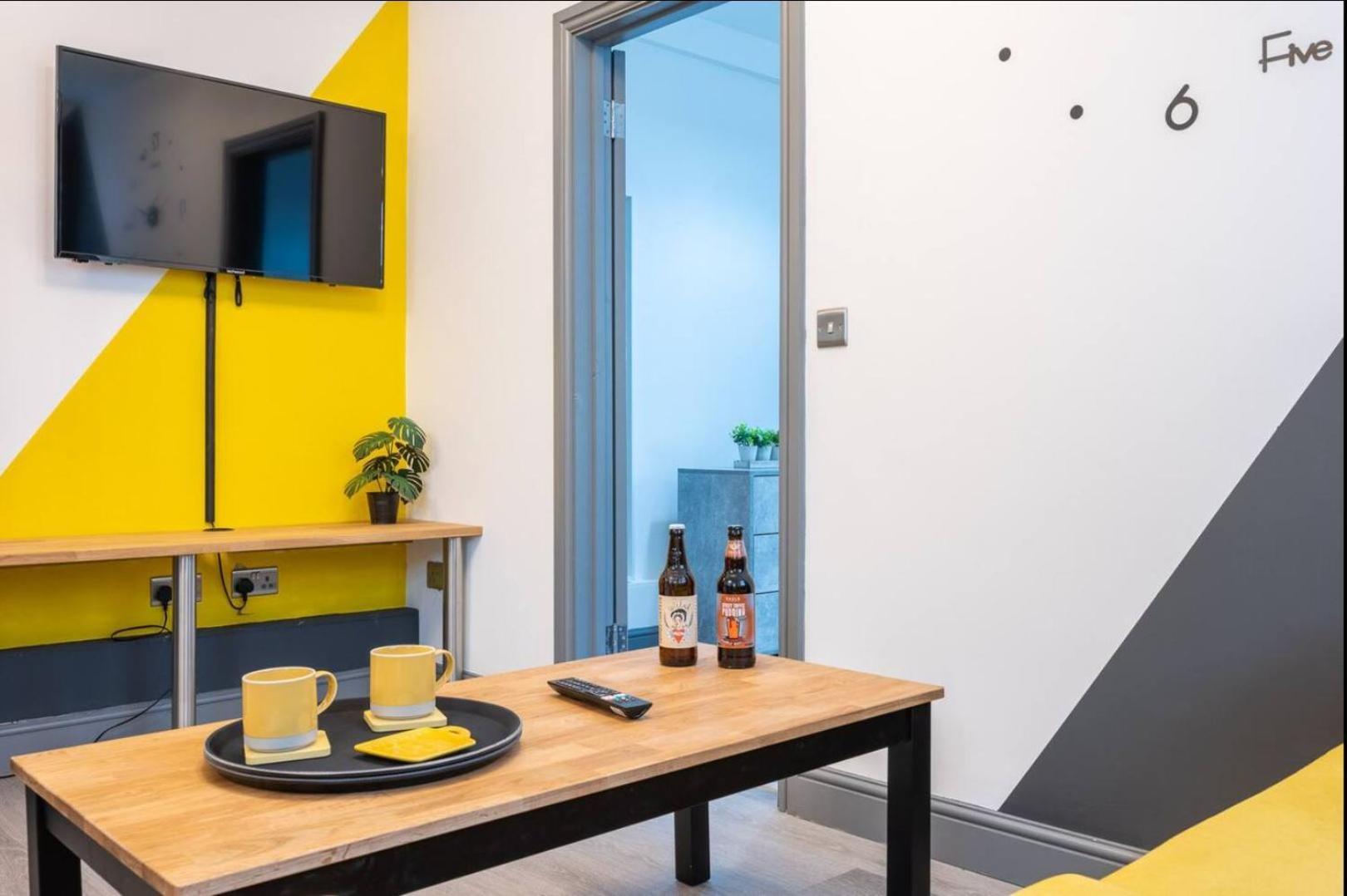 Stunning One Bedroom Apartments Near Shops & Central Cardiff Buitenkant foto